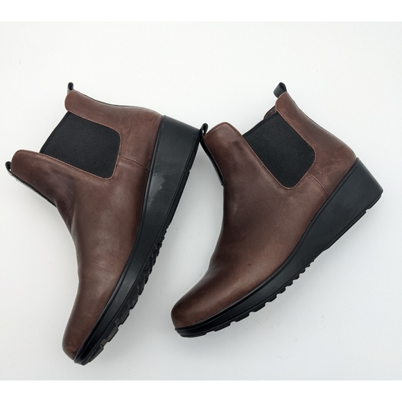 COLE HAAN Signature Grandos Waterproof Wedge Chelsea Boots-7.5 - Picture 5 of 14